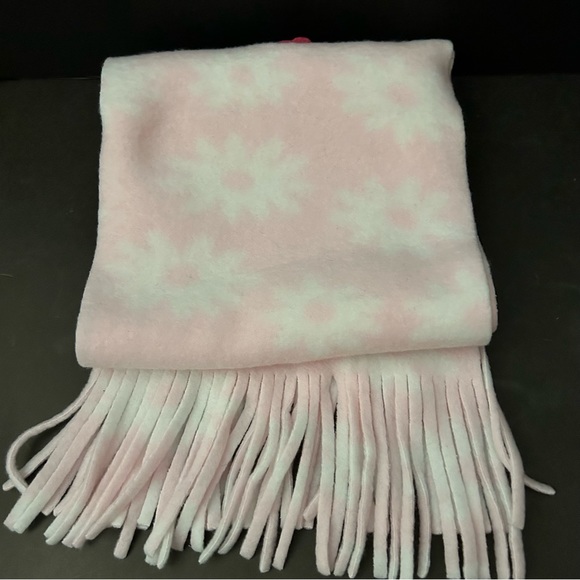 Hello Kitty fleece scarf and earmuffs - Picture 4 of 9